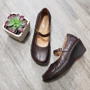 Hush Puppies * Brown Leather Wedge Mary Jane 8.5